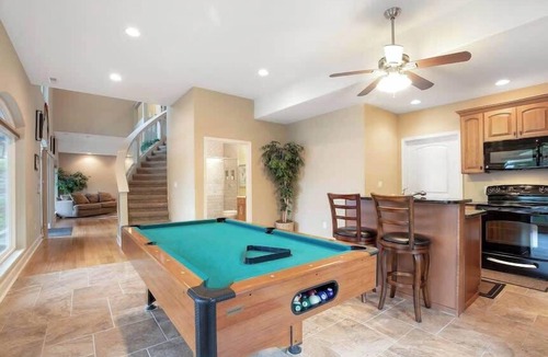 Camdenton House | Huge 6 Bd Home Entire Cove! Hot Tub,Dock, GOLF SIM