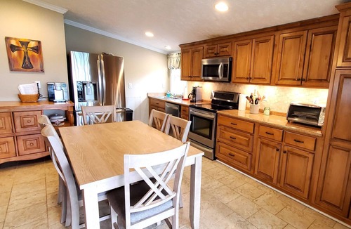 Jacksons' Gap House | Huge boathouse, screened porch, Firepit, quiet neighborhood, 3/2. Pets friendly