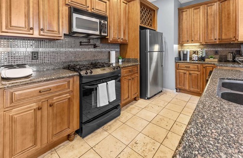 Holy Cross House | Huge Downtown Retreat with Free Parking