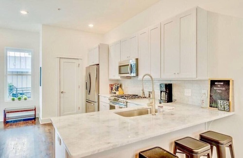 Hillsboro West End House | Huge Luxury Downtown Home w Rooftop Deck! 12 beds!