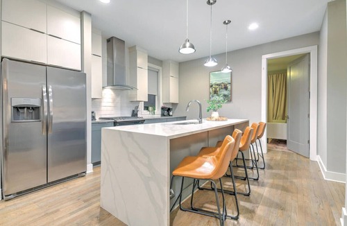 Nashville House | Huge Luxury Downtown Home 2 Rooftop Decks 12 Beds