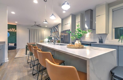 Nashville House | Huge Luxury Downtown Home 2 Rooftop Decks 12 Beds