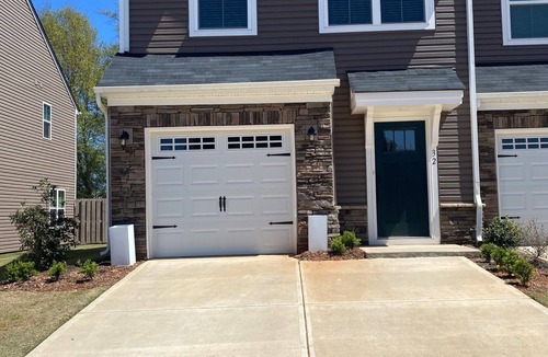 Simpsonville House | Huge primary bedroom in 2 year old townhome 60 seconds from I385