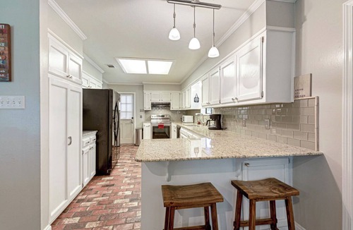 South Baton Rouge House | Huge Trendy Remodeled 4 Bdrm 2 Bath Home Restaurants Shopping I-10 10 min to LSU