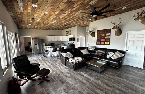 Loogootee Cabin | Hunter's Heaven overlooking private lake!