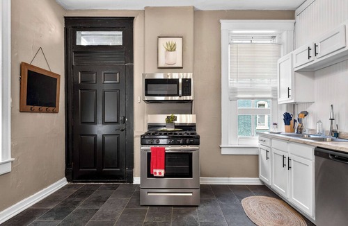 Old Louisville Apartment | Iconic Old Louisville apartment near Downtown!