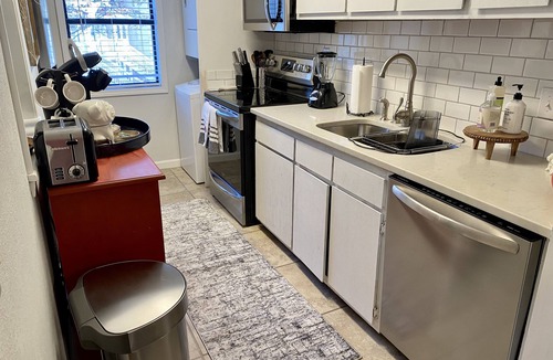 Athens Condo | Ideal Athens Retreat – Minutes from Downtown & UGA!