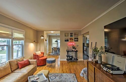 Allouez House | Ideal Green Bay Home < 3 Mi to Lambeau Field!