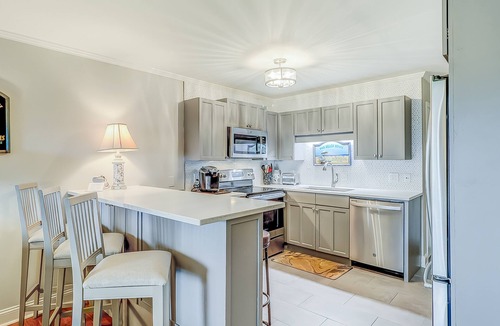 Hilton Head Island Villa | Ideal Island Gem W/Shared Pool, Beach Access, Free WiFi, Private Balcony & More