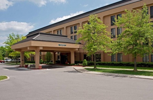 Thurston Hotel | Ideal Location Near UM: Free Hot Breakfast & Parking, 2 Affordable Rooms