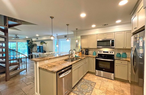 Pensacola Beach House | Idyllic Sound Front Condo; Perfect for Upscale Vacationing!