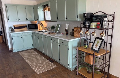 Grove House | If you are looking for a scenic escape on Grand Lake close to Grove, this is it!