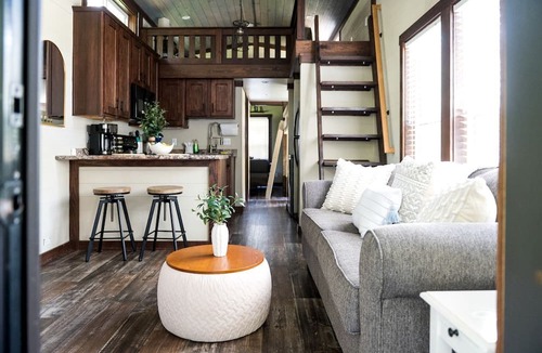 Monteagle Cabin | Impressive Cabin with Hot-tub and Close to Great Hiking Trails in Monteagle, Tennessee