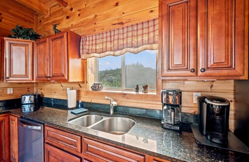 Townsend Cabin | Incredible 6BR w/Views*Hot Tub*Games*Pool*Privacy!