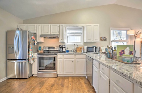 Waleska Cottage | 'Indigo Cottage' w/Deck on Lake Arrowhead!