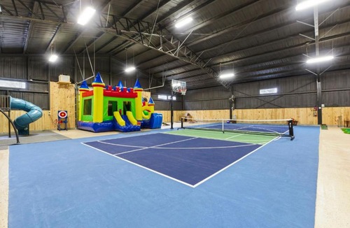 Elkland House | Indoor Park, 55 acres, Pickleball, Walking Trails! - Springfield MO