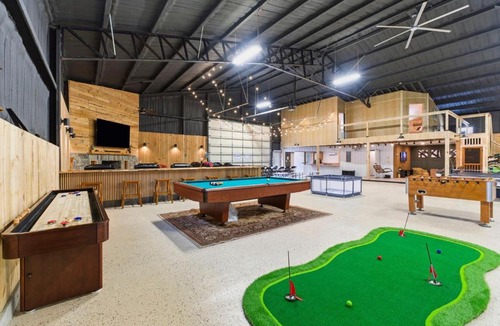Elkland House | Indoor Park, 55 acres, Pickleball, Walking Trails! - Springfield MO
