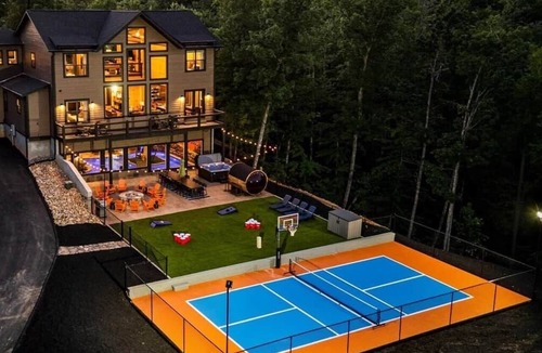 Pittman Center Cabin | Indoor Pool, Private Pickleball, Views: Sleeps 18