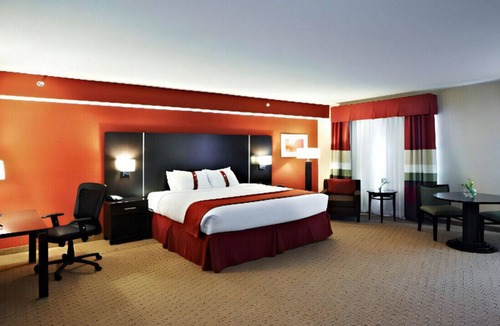 Hoover House | Indulge in the Ultimate Vacation! W/ Free Wifi