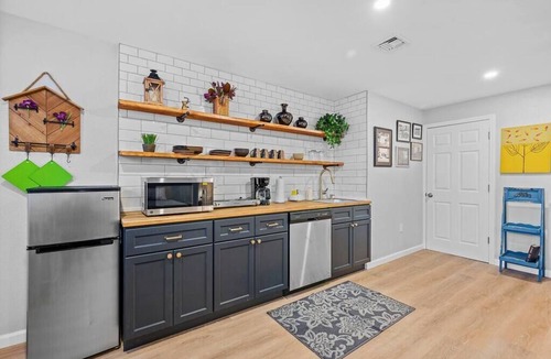 South Side Flats Apartment | Industrial Chic Studio-Modern Comfort in the Burgh