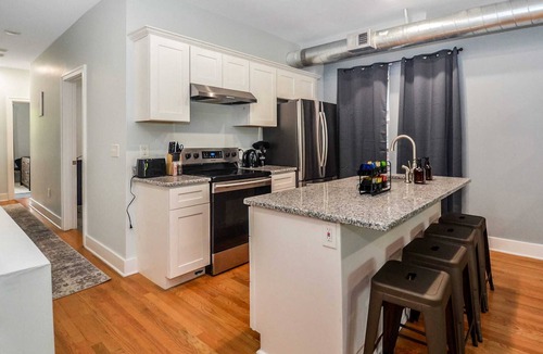 Midtown Apartment | Industrial Midtown Vibe w/ AC, 5 Mins from Bars