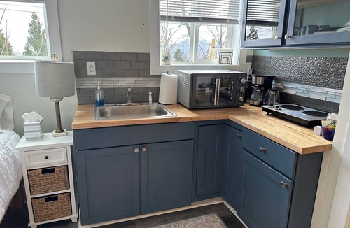 Afton Apartment | Inspiring Mtn Views, Cozy 1 Bdrm/Studio 1/4 mile to Shenandoah Pk, Dogs Welcome!