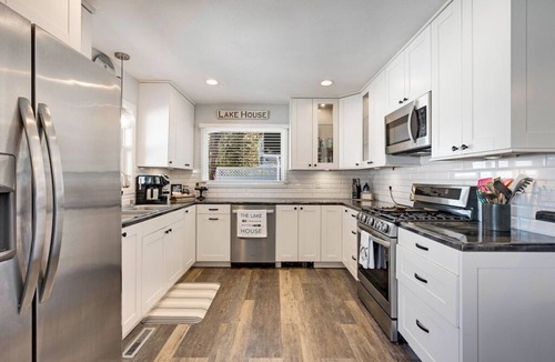 Ellison Bay Cottage | Insta-worthy Waterfront Cottage with Hot Tub