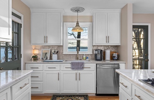 Killen Cottage | Instagram Worthy! 3 Levels on Scenic Wilson Lake with GameRoom/Sleeps 8