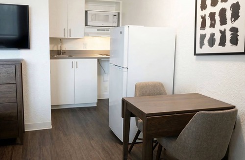 Buechel Apartment | InTown Suites Extended Stay Louisville KY - Preston Hwy