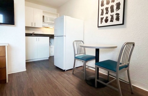 Buechel Apartment | InTown Suites Extended Stay Louisville KY - Preston Hwy