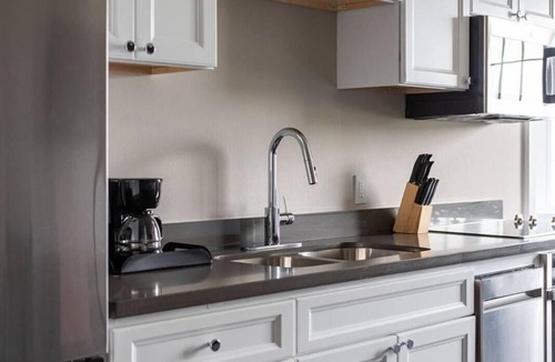 New Orleans Hotel | Inviting 2BR Suite Steps from Historic New Orleans