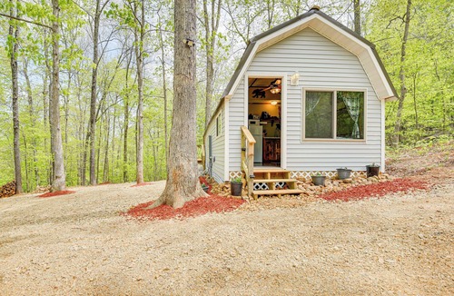 Vulcan Cabin | Inviting Des Arc Cabin w/Fire Pit + Deck!