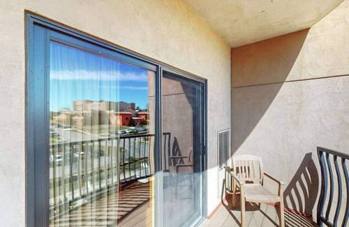 Wisconsin Dells Apartment | Inviting studio + balcony, & Adventures