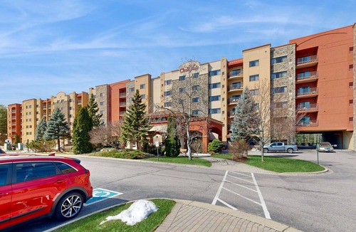 Wisconsin Dells Apartment | Inviting studio + balcony, & Adventures