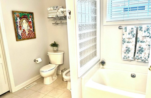 Mishawaka House | Irish Cottage- minutes from ND!nCozy quiet neighborhood w/private backyard.