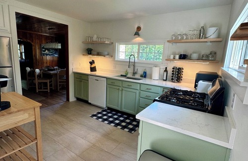 Charlevoix House | Ironton Stone Cottage near Lake Charlevoix "The Beautiful" - 5min Walk-to-beach!