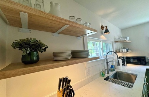 Charlevoix House | Ironton Stone Cottage near Lake Charlevoix "The Beautiful" - 5min Walk-to-beach!