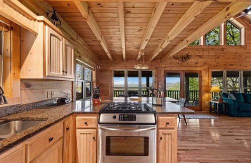 Ridges Over the Lake Cabin | It's All About the Views - Mtn Views | Hot Tub | Pool Table | Arcade Games | Fire Pit