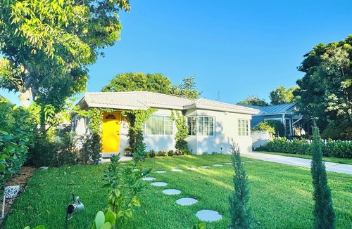 Mango Groves Cottage | Italian Amalfi Cottage in FL - Beach Walk - Hot Tub