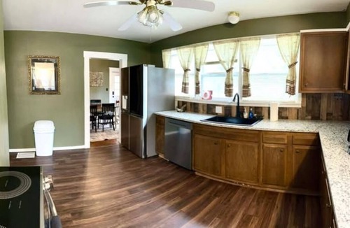 Olney House | Jade Junction - Newly Remodeled 3 BR/1 BA in the center of town!