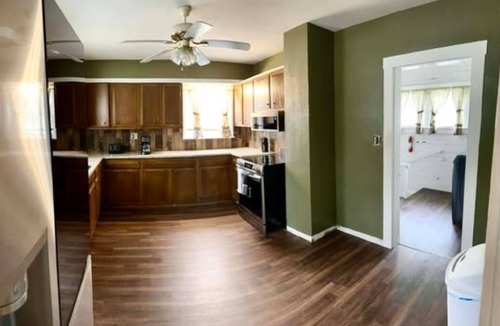 Olney House | Jade Junction - Newly Remodeled 3 BR/1 BA in the center of town!