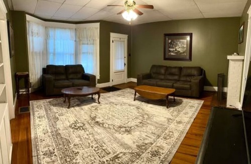 Olney House | Jade Junction - Newly Remodeled 3 BR/1 BA in the center of town!