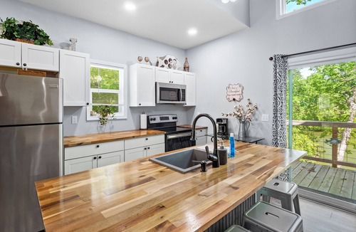 Crane Hill House | Jax Joint - Pet Friendly - perfect family vacation spot!
