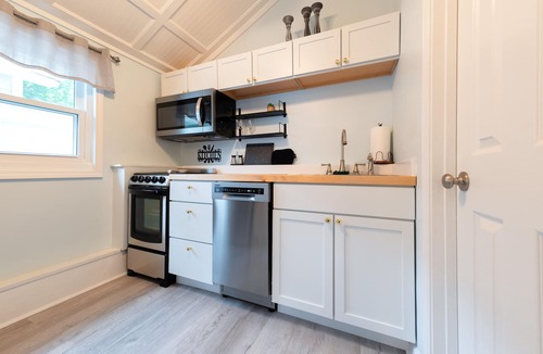 Touro Cottage | Jazz Fest Ready Easy Transit to French Quarter & Tulane Loyola University