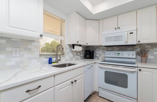 Nokomis Condo | Jetties Pointe Cottage #6 - 408 “Casey Key”