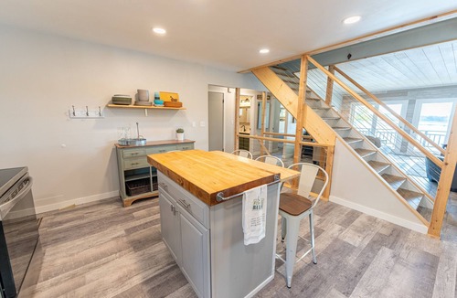 Crystal Falls House | JJ's Lakeside Hideaway: A Winter Retreat for Snowmobile Adventures