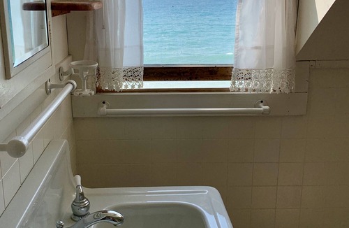 Lake Leelanau Apartment | JOLLI-LODGE~Beach Resort in Leland