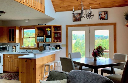 Bedford Cabin | Julie’s Cabin, Private & Secluded, Peaceful Paradise with views, Dogs OK