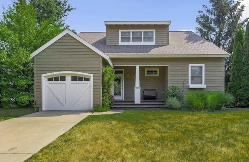New Buffalo House | Juniper Presents: Family Getaway, Pool Access, nr Pond & Pool Views