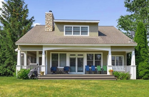 New Buffalo House | Juniper Presents: Family Getaway, Pool Access, nr Pond & Pool Views